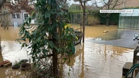L'eau monte à nouveau dans le Pas-de-Calais, à Blendecques, le 1er janvier 2024. Le département a été placé en vigilance rouge crues.