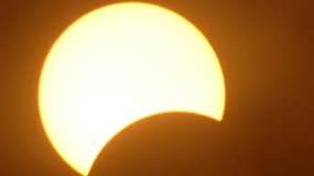 Eclipse solaire partielle à Ajaccio, en Corse, en 2006