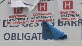 Des affiches devant la maternité de Guingamp