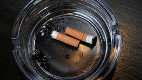 Selon les spécialistes, plus on commence à fumer jeune, plus on a de risques de devenir accro.