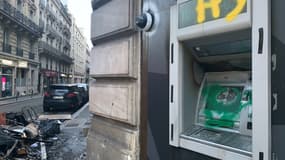 140 commerces ont été vandalisés samedi en marge de la manifestation des gilets jaunes.