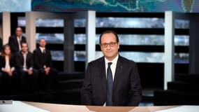 François Hollande sur le plateau de l'émission de TF1 "Face aux Français", en novembre 2014.