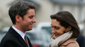 Le Premier ministre Gabriel Attal avec la ministre de l'Éducation, des Sports et des Jeux Olympiques, Amélie Oudéa-Castera, à Andrésy, dans les Yvelines, le 12 janvier 2024