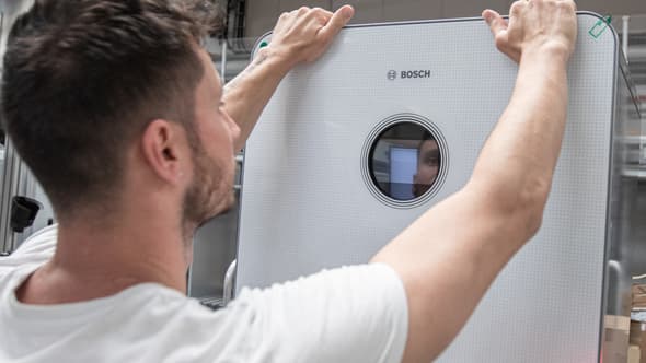 Une usine de construction de pompes à chaleur en Allemagne le 21 juin 2023