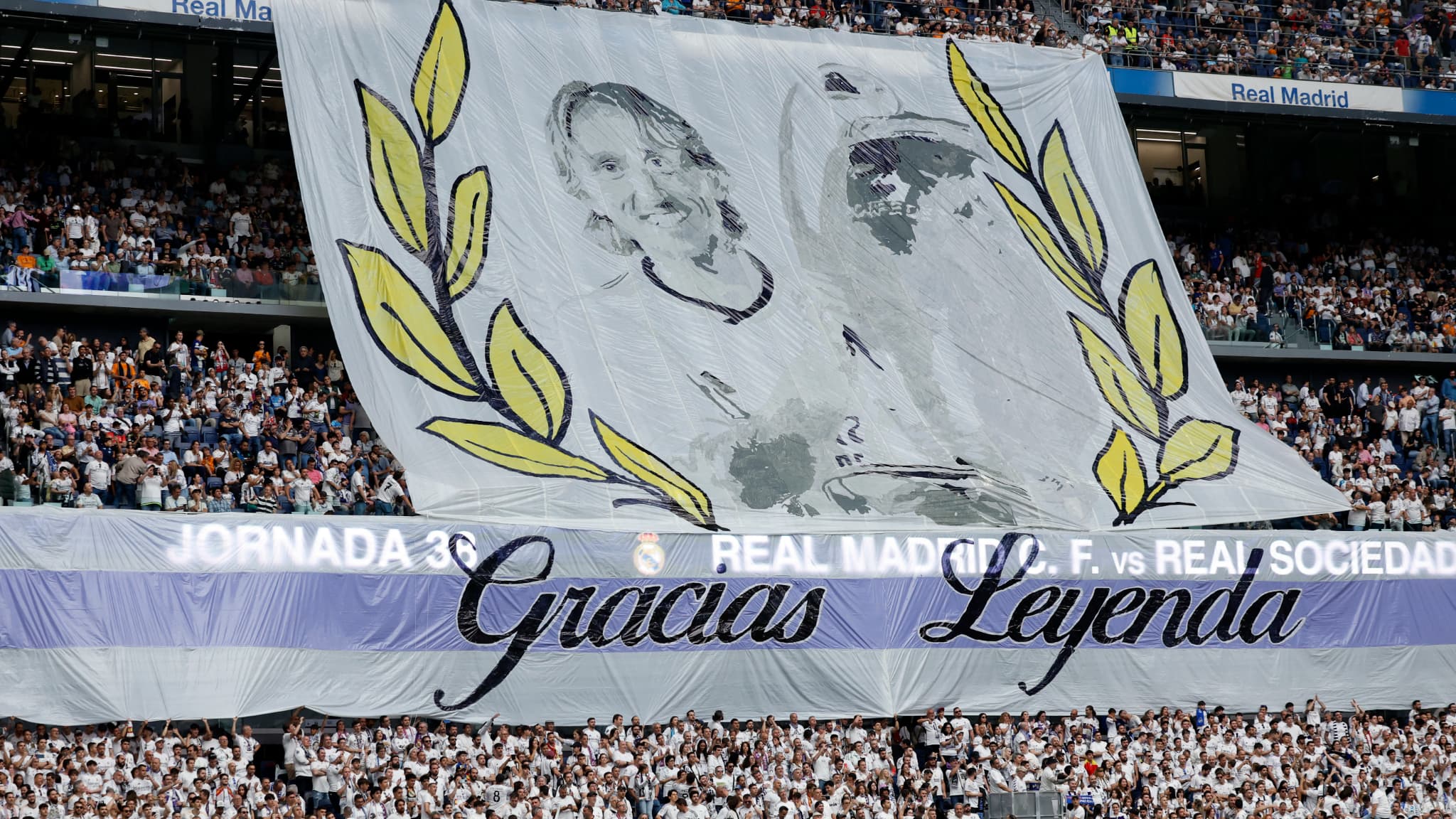 Le tifo pour Luka Modric réalisé par la Grada Fans. Le tifo pour Luka Modric réalisé par la Grada Fans.