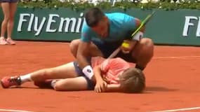 Dzumhur percute un ramasseur de balle