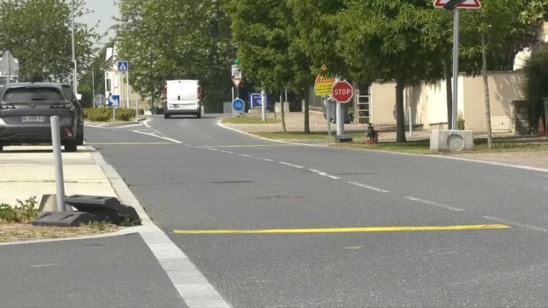 Calvados: sur une rue de 200 mètres, la mairie d'une commune installe dix panneaux 