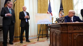 Peter Navarro avec Donald Trump dans le bureau ovale en février 2025