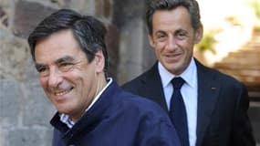 Nicolas Sarkozy et François Fillon remontent de deux points chacun dans un sondage Ifop pour le Journal du dimanche, avec respectivement 36% et 53% de bonnes opinions. /Photo prise le 20 août 2010/REUTERS/Gérard Julien/Pool