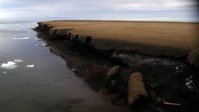 Pergélisol en Alaska. La fonte du pergélisol (permafrost en anglais), ces sols gelés quasiment en permanence dans les régions arctiques d'Amérique du Nord et de Sibérie, pourrait accentuer le réchauffement climatique et cette menace n'a pas encore été vra