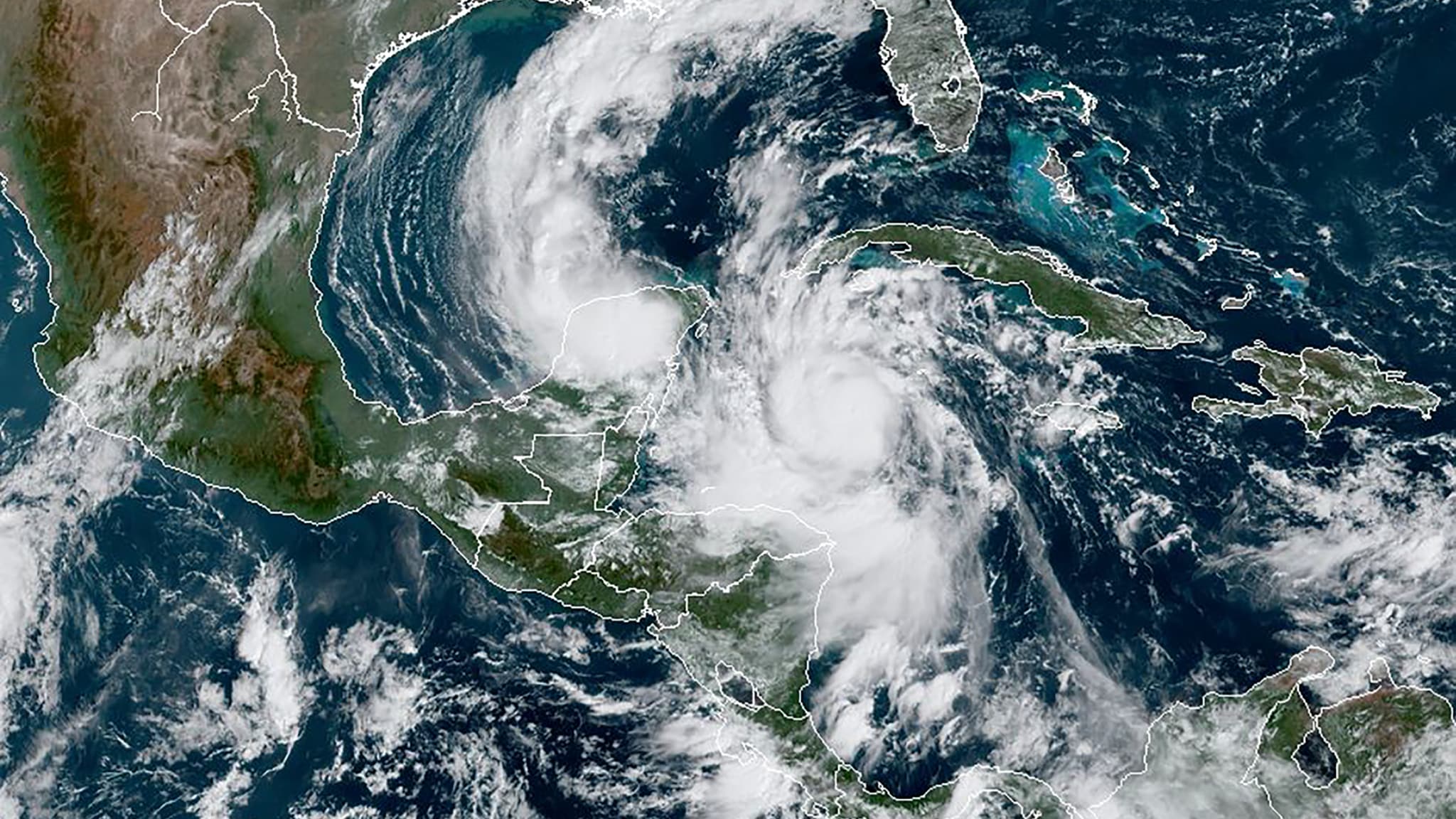 Le Mexique se prépare au choc de l'ouragan Delta, désormais de force 4
