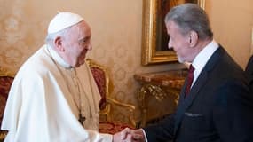 Le pape François rencontrant Sylvester Stallone au Vatican le 8 septembre 2023