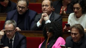 Les députés socialistes, dont François Hollande, à l'Assemblée nationale le 16 janvier 2025
