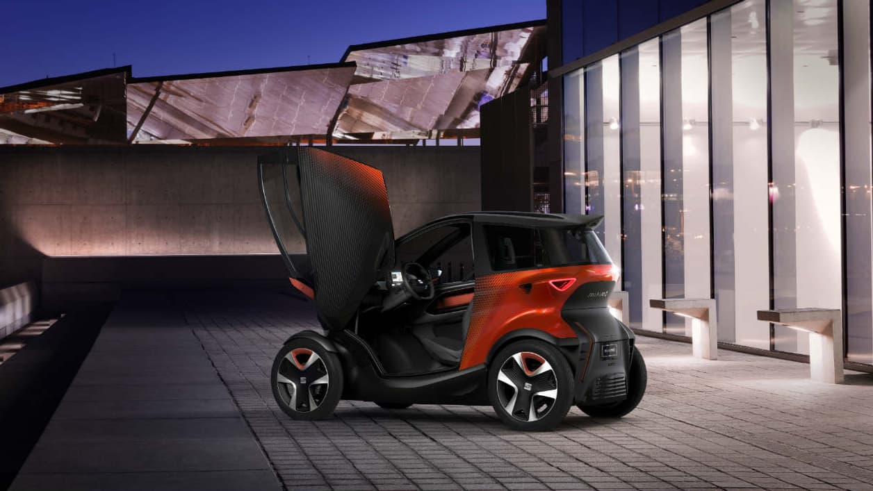 Le Minimo dispose de deux portières en élytre, afin de facilement pouvoir se glisser dans l'habitacle.