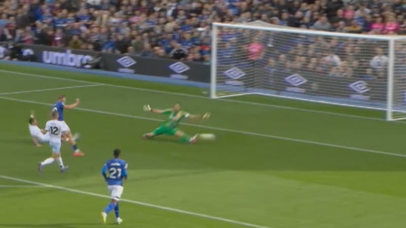 Premier League: l'énorme arrêt de Dibu Martinez contre Ipswich, qui rappelle de mauvais souvenirs aux Bleus