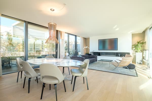 Vue d'un appartement à Genève situé dans une résidence de standing proche du Rhône, vendu 3,835 millions d'euros. 