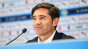 Marcelino lors de sa présentation à l'OM, le 4 juillet 2023.