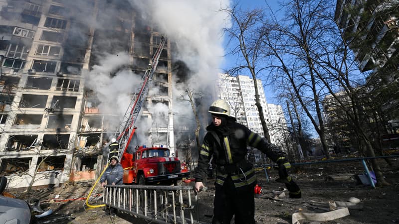 Ukraine: couvre-feu de 35 heures mardi à Kiev qui vit un 