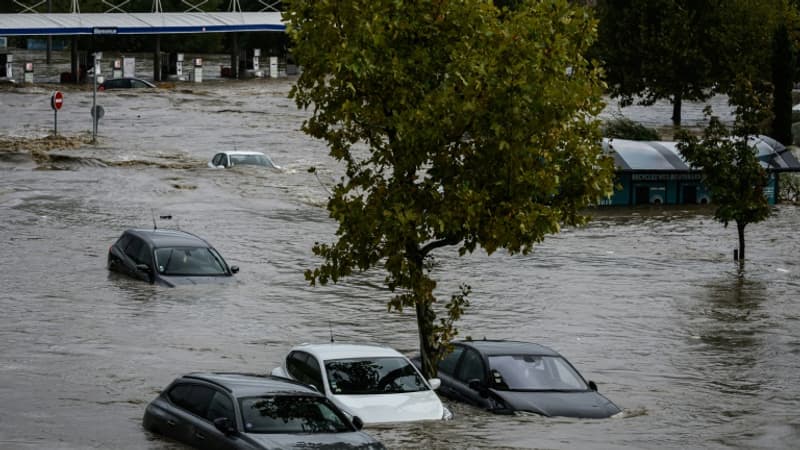 DIRECT. Fortes pluies, crues: des dégâts impressionnants, 18 départements...