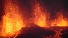 La Réunion : le Piton de la Fournaise en éruption - Témoins BFMTV