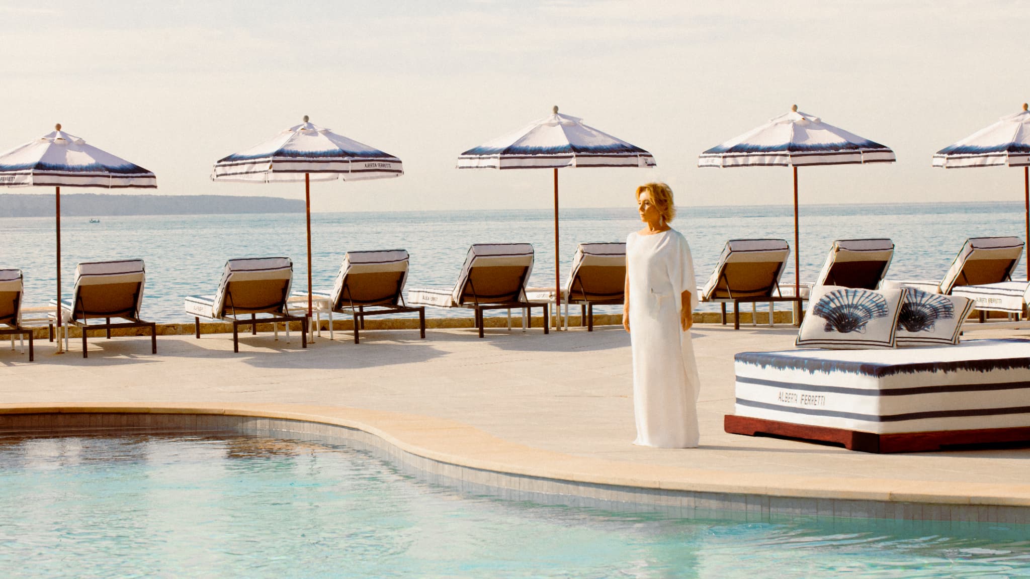 Bombon Pool Club par Alberta Ferretti à Hotel de Mar, Majorque Bombon Pool Club par Alberta Ferretti à Hotel de Mar, Majorque