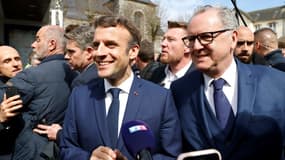 Emmanuel Macron et Richard Ferrand, le 5 avril 2022 à Spezet, dans le Finistère