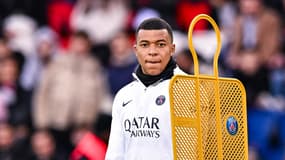 Kylian Mbappé à l'échauffement, le 24 février 2023