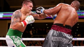 Oleksandr Usyk n'a pas tremblé contre Witherspoon