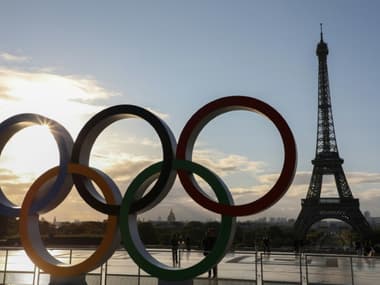 Présentation des anneaux olympiques le 14 septembre 2017 sur l'esplanade du Trocadéro, face à la tour Eiffel, après la désignation de Paris ville hôte des Jeux de 2024. Les anneaux seront installés sur le monument parisien à partir de fin avril 2024