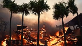 Une maison brûle lors de l'incendie de Palisades à Pacific Palisades, en Californie, le 8 janvier 2025.