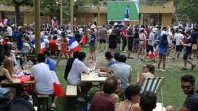 Les supporters parisiens peuvent regarder le match les pieds dans l'herbe au Petit Pré, à l'hippodrome de Longchamp.