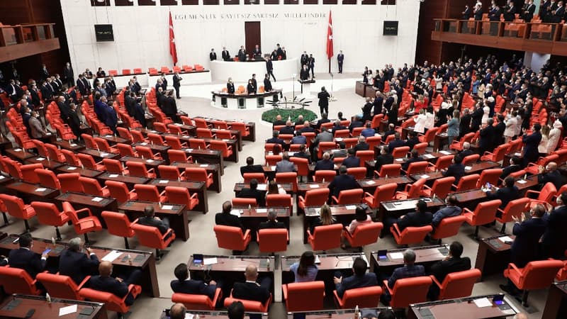 Turquie: explosion près du Parlement à Ankara, le gouvernement dénonce un 