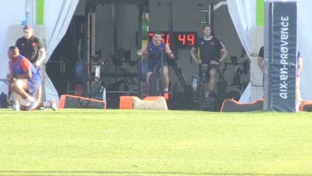 Antoine Dupont sur un écho bike lors d'un entraînement du XV de France à Aix-en-Provence, le 1er octobre 2023. Antoine Dupont sur un écho bike lors d'un entraînement du XV de France à Aix-en-Provence, le 1er octobre 2023.