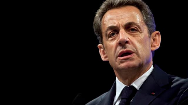 Nicolas Sarkozy est prêt à renouer avec l'ex-Premier ministre Dominique de Villepin entre les deux tours de l'élection présidentielle au nom de l'unité nationale et annonce, s'il est réélu, qu'il organisera deux référendums en 2012, dans une interview pub