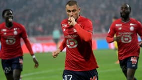 L'attaquant de Lille Burak Yilmaz (c) vient d'ouvrir la marque contre Nantes, le 27 novembre 2021 à Villeneuve-d'Ascq 