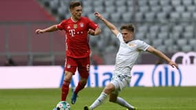 Joshua Kimmich (en rouge) le milieu du Bayern Munich à Munich en Allemagne le 10 avril 2021.