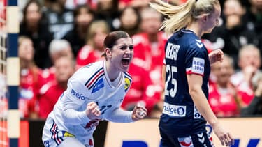 L'internationale tricolore Tamara Horacek face à la Norvège en finale du championnat du monde