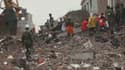 Le bilan s'élève à 912 morts après l'effondrement d'un immeuble au Bangladesh.