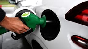 Des chiffres publiés par le gouvernement français font état d'une hausse du prix des carburants au cours du mois écoulé de 17 à 27 centimes le litre