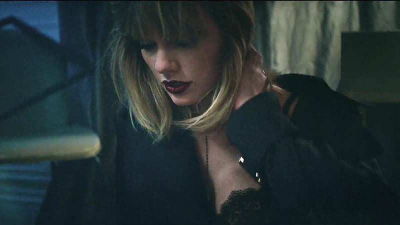 Taylor Swift dans le clip "I don't wanna live forever"