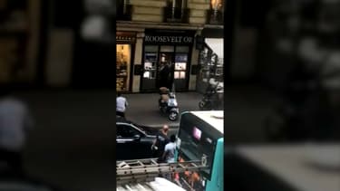 Un spectaculaire braquage a eu lieu ce mercredi dans une bijouterie parisienne.