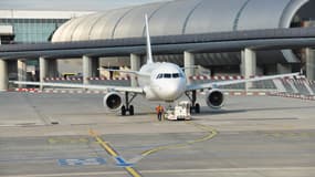 Un avion sur le tarmac de l'aéroport Roissy Charles De Gaulle. 