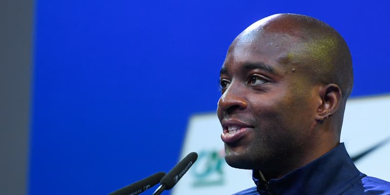Mateta lors de sa première conférence de presse en Bleus
