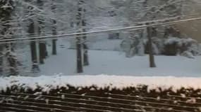 Rue enneigée à Méry-sur-Oise - Témoins BFMTV