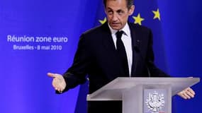 Nicolas Sarkozy a retrouvé dans la nuit de vendredi à samedi les accents qui avaient contribué au succès de la présidence française de l'Union européenne en 2008, dans la dénonciation des spéculateurs et la défense d'une gouvernance économique européenne.
