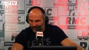 L'émotion d'Eric di Meco lors de son hommage à Cruyff
