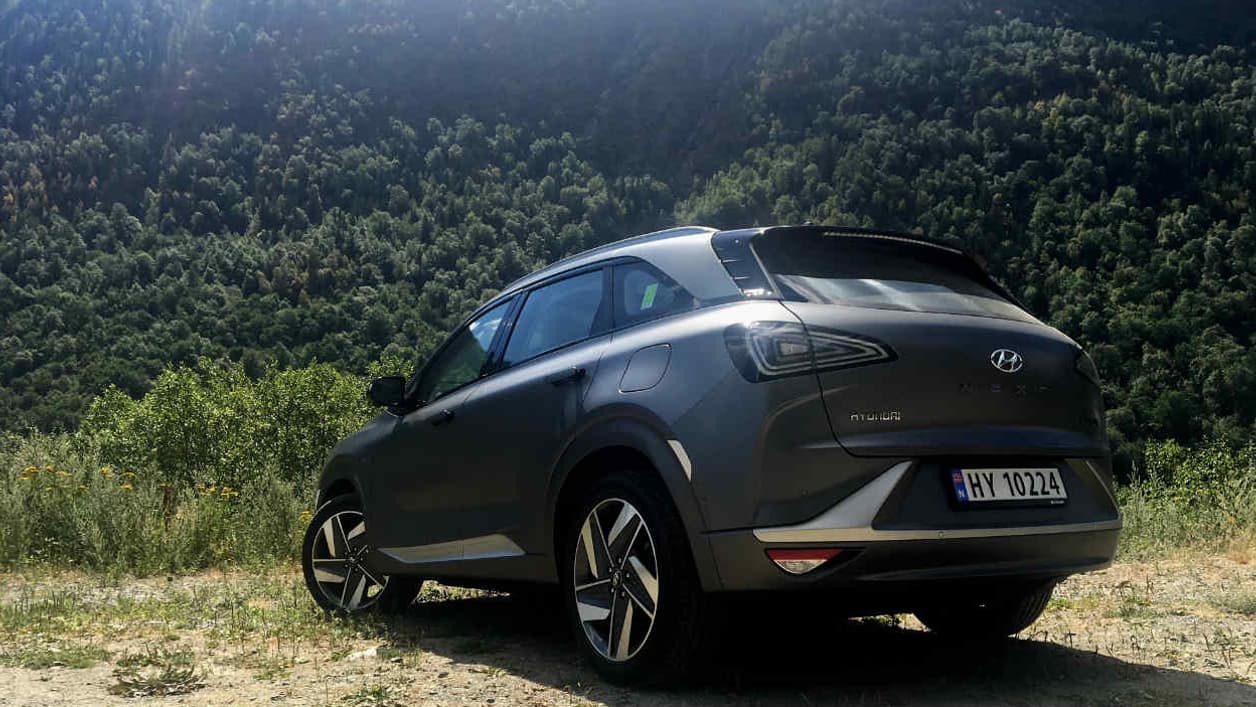 Avec 4,67 mètres de long, le Nexo se place en concurrence avec les grands SUV familiaux comme le Renault Koleos ou le Peugeot 5008. Avec 4,67 mètres de long, le Nexo se place en concurrence avec les grands SUV familiaux comme le Renault Koleos ou le Peugeot 5008.