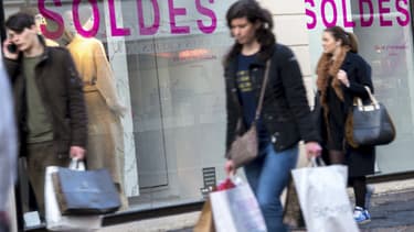 A mi-parcours, les soldes d'été semblent avoir peu attiré les foules dans les magasins.