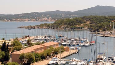 L'île d'Embiez a été achetée dans les années par Paul Ricard, tout comme celle de Bendor, pour les ouvrir au public.