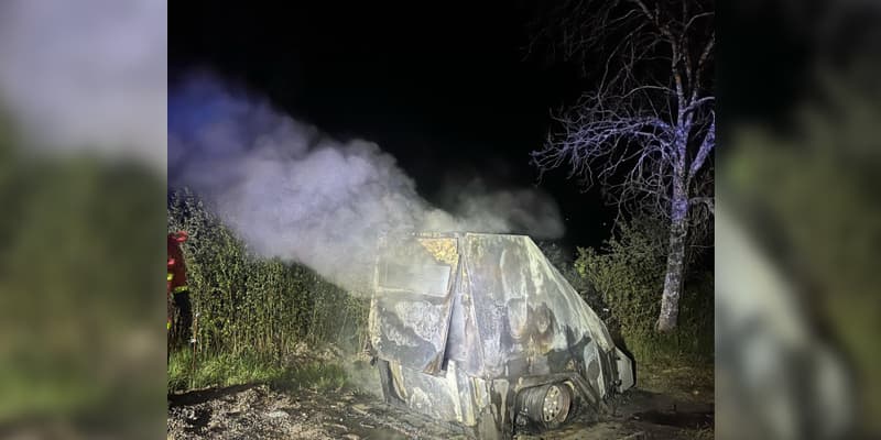 Le radar chantier a été la cible d'un incendie dans la nuit de jeudi 25 à ce vendredi 26 avril à l'entrée de la vallée de l'Ubaye (Alpes-de-Haute-Provence)